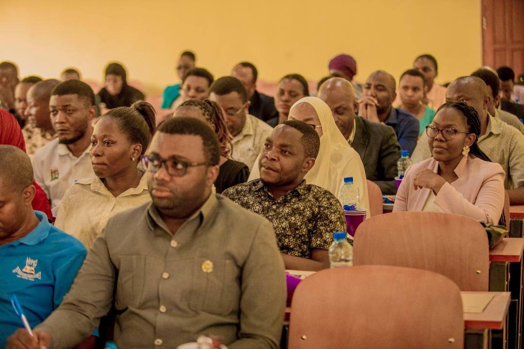 PROF. MAPESA AZINDUA KITIVO KIPYA CHA UCHUMI NA TAALUMA ZA BIASHARA