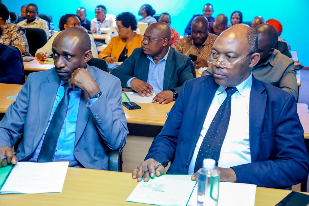 PROF. MAPESA AONGOZA MKUTANO WA BARAZA LA WAFANYAKAZI